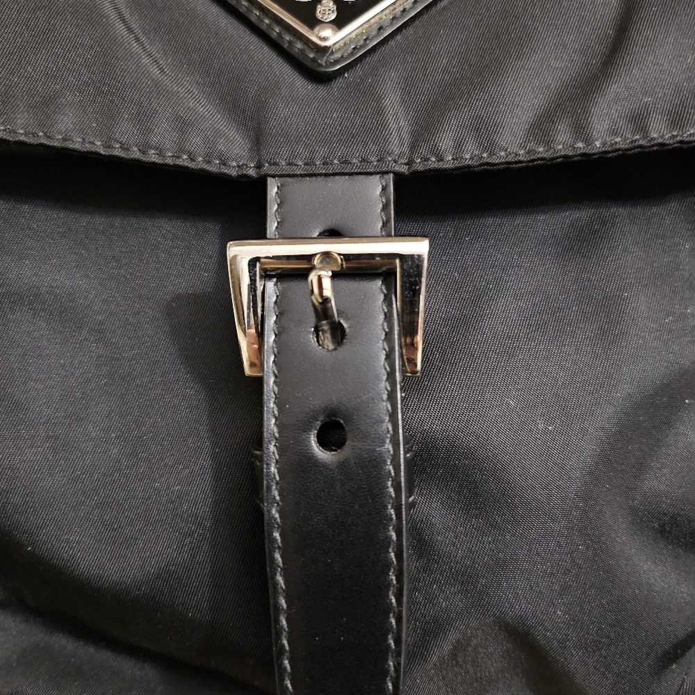 (SOLD)Authentic Prada nylon cargo / messnger bag - Picture 4 of 13